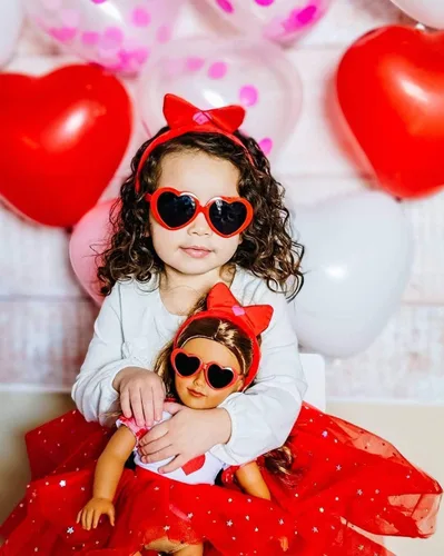 Vista 4 de Playtime by Eimmie - Ropa y accesorios para muñeca de 18 pulgadas, atuendo del día de San Valentín con vestido de tutú rojo y diadema a juego