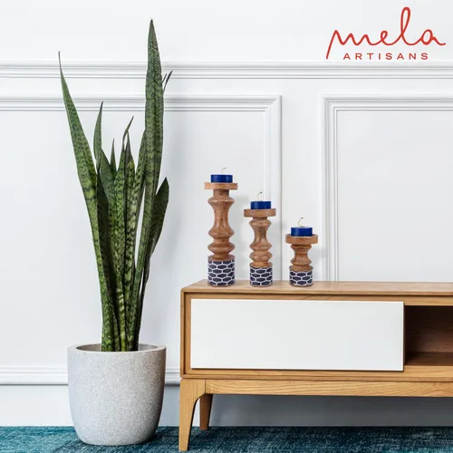 Vista 8 de Gramercy Portavelas para velas de pilar (natural, juego de 3) – Juego de portavelas de madera de mango con estampado esmaltado – Pilar portavelas