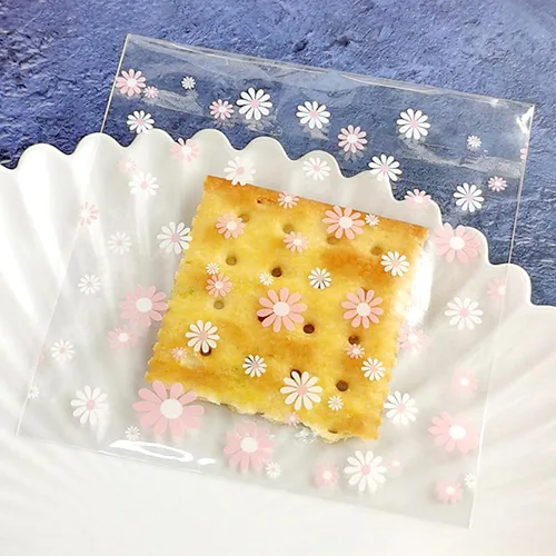 Vista 4 de 100 bolsas de galletas de margaritas blancas y rosadas, bolsas de dulces autosellantes para golosinas, galletas, postres, bonitas bolsas de celofán