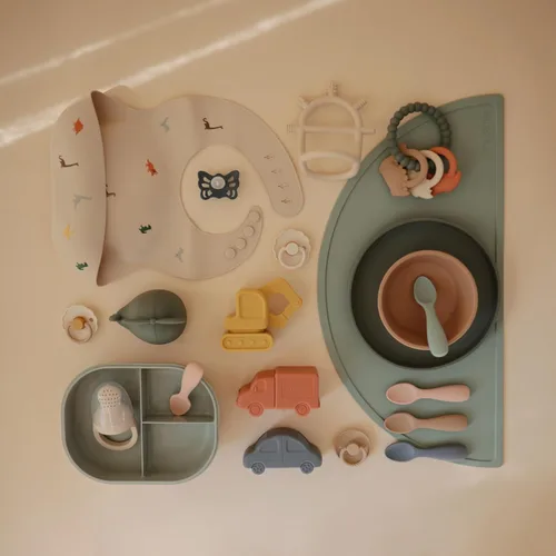 Vista 7 de mushie Anillo de dentición de dinosaurio de silicona de juguete