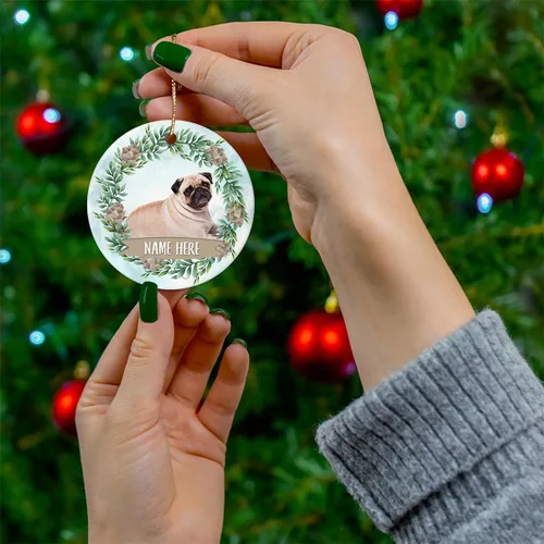 Vista 3 de Personalized Pug Fawn Lying Christmas Ornament - Custom Name Circle Ceramic Keepsake Gift for Dog Lovers