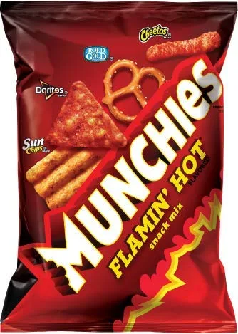Vista 2 de Munchies Flamin' Hot Snack Mix bolsas de 2 onzas, (paquete de 8)