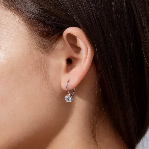 Vista 3 de Tienda Essentials Pendientes de plata de ley chapados en platino con circonita con elementos infinitos (anteriormente colección Tienda)