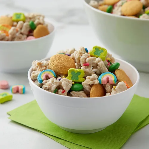 Vista 5 de Copa de cereales de Lucky Charms sin gluten para desayuno. Paquete de 12 unidades. Contenido 1.7 oz.