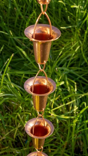 Vista 2 de Stanwood Rain Chain Cadena de lluvia de cobre en forma de campana/taza, 8 pies