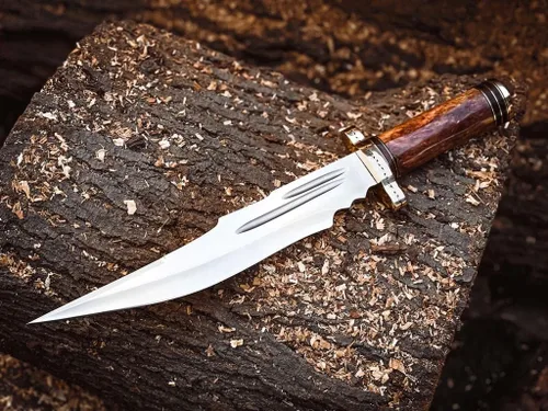 Vista 6 de Cuchillo Bowie de acero D2 hecho a mano, hoja de cuchillo de caza que está hecha de acero inoxidable fuerte y cuenta con un mango de madera