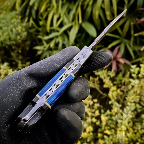 Vista 4 de AR Damascus - Cuchillo plegable de bolsillo hecho a mano para supervivencia al aire libre, hecho de mango de madera y acero de Damasco, junto