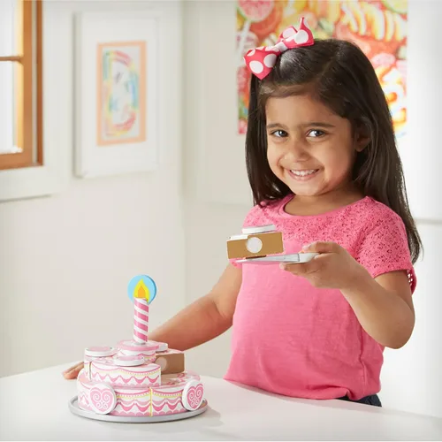 Vista 5 de Juguete de madera en forma de pastel de fiesta de tres capas Melissa & Doug, construcción robusta con pestañas autoadhesivas, gran regalo para niñas