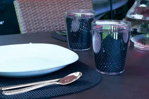 Vista 3 de Kraftware Mantel individual ovalado de red para cualquier mesa de exterior, negro, juego de 6, pequeño