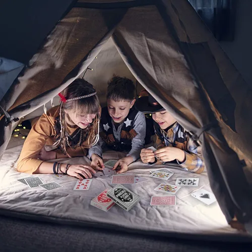 Vista 5 de LotFancy Naipes Pinochle, 2 mazos de cartas, negro y rojo, baraja especial de 48 cartas