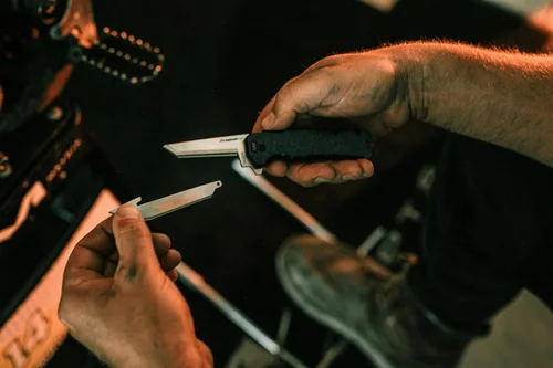 Vista 5 de OUTDOOR EDGE Razor VX5 - Cuchillo de bolsillo plegable EDC de hoja reemplazable Hoja de 3 pulgadas, rodamientos de bolas de cerámica, mango