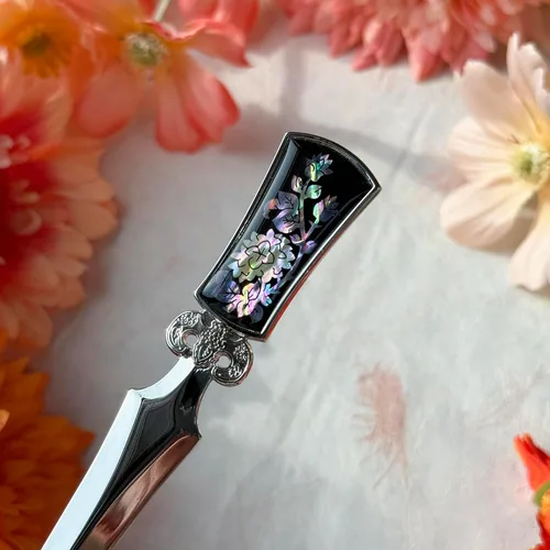 Vista 6 de Cuchillo de oficina de acero de metal con incrustaciones de madreperla Cortador de mano, sobre abrecartas (hortensia)