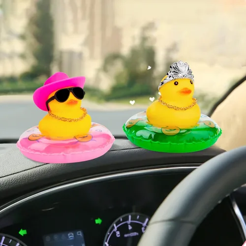 Vista 7 de wonuu Pato de goma para automóvil, decoración de pato amarillo con sombrero para el sol, anillo de natación, collar, gafas de sol para decoración