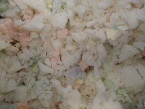 Vista 3 de 5 Diamond Collection - Relleno de relleno de espuma viscoelástica triturada de 10 libras para rellenar, almohadas de puf, bolsas de frijol, camas