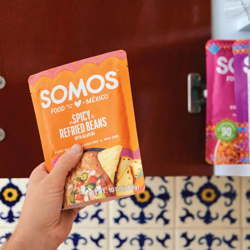 Vista 7 de SOMOS Frijoles negros refritos Chipotle - Sin gluten, sin OMG, veganas y aptas para microondas listas para comer - Deliciosas, saludables