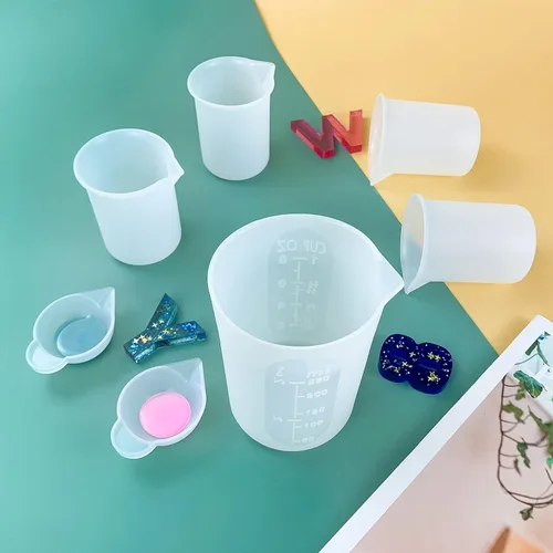 Vista 6 de Kit de 7 tazas medidoras de silicona, 1 vaso de silicona de 8.5 fl oz, 4 tazas antiadherentes de 3.4 fl oz, 2 dispensadores de moldes de silicona