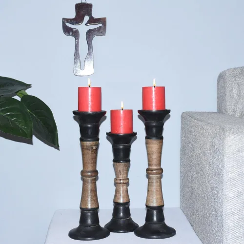 Vista 33 de Juego de tres portavelas de pilar de 6 pulgadas, 12 pulgadas y 6 pulgadas de madera de mango hecho a mano