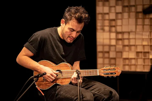 Vista 13 de Mini/Travel Series Guitarlele acústico-eléctrico con bolsa