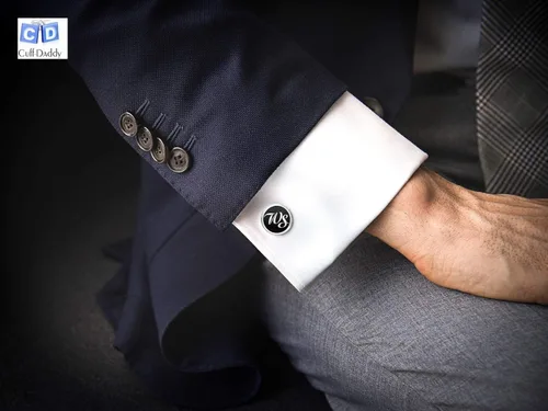 Vista 6 de Cuff-Daddy Gemelos esmaltados de ojos de toros rojos, blancos y azules para hombres, con caja de regalo de presentación, gemelos y accesorios