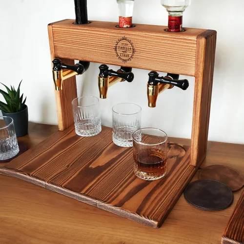 Vista 2 de Decantador de whisky de madera personalizado, dispensador de licor personalizado con vasos, regalo de boda, regalo de compromiso, regalo