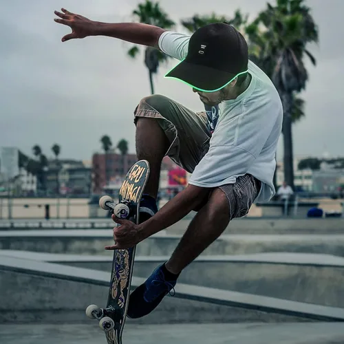 Vista 4 de Led Hat Light Up Baseball Cap with 11 Flashing Modes Glow Rave Party Hat for Festival Hip-hop Club (Black)