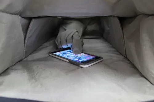 Vista 4 de Mission Darkness BlockBox Touch - Kit de operación de dispositivo de pantalla táctil blindada/ Interroga dispositivos móviles mientras está