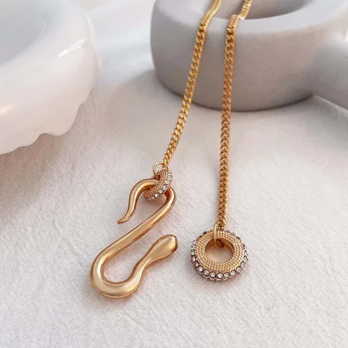 Vista 4 de YienDoo Gargantilla con colgante de serpiente gótica, collar de oro con forma de serpiente, diseño punk, dije de serpiente en espiral de animal