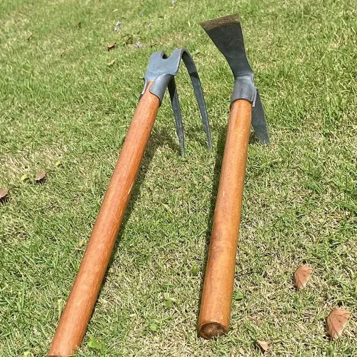 Vista 2 de Juego de 2 palillos de jardín de 19.6 pulgadas, juego de herramientas de azada de mano de 2 puntas, herramienta de jardín con mango de madera