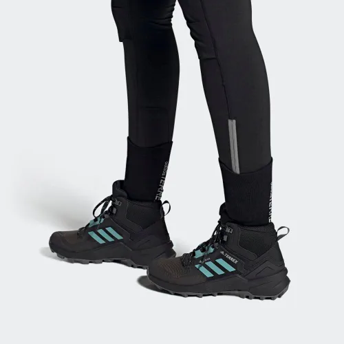 Vista 2 de adidas Botas de senderismo Terrex Swift R3 Mid Gore-Tex para hombre Núcleo Negro Menta Tonelada Gris Cinco
