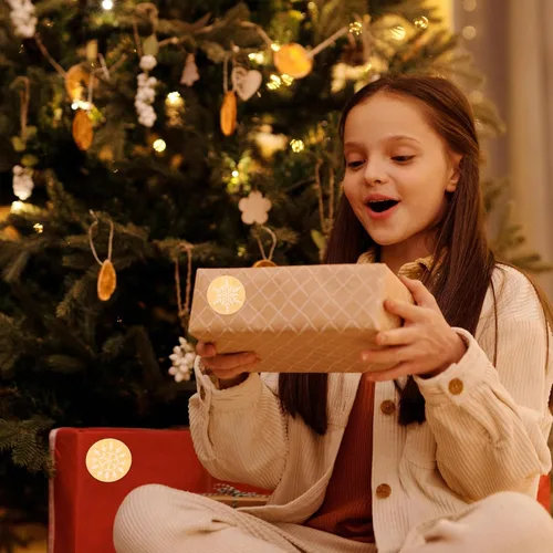 Vista 5 de Calcomanías de copos de nieve de Navidad 2023 para rollo de sobres de 1.5 pulgadas, 8 diseños, 500 etiquetas redondas de Navidad, calcomanías