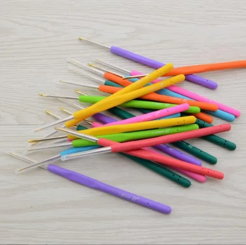 Vista 6 de Aguja de ganchillo de 0.024 in de caucho termoplástico (TPR) de mango suave, herramientas de tejer para suéter adecuado para trabajo fino y tejido