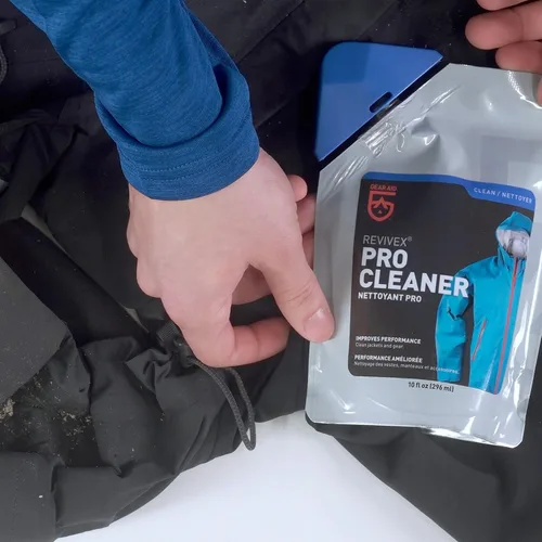 Vista 4 de GEAR AID Kit de cuidado para ropa de abrigo con limpiador Revivex Pro y repelente de agua lavable Revivex