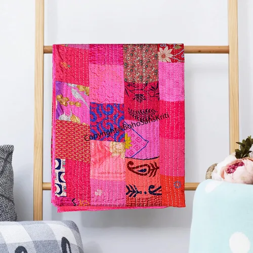 Vista 4 de Colcha de seda india Kantha de retazos de seda tamaño Queen Twin Patola Colcha