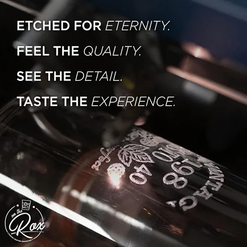 Vista 7 de On The Rox Drinks Regalos de vino para mamá, 17 onzas, sarcasmo es cómo abrazo, copa de vino grabada sin tallo, linda y divertida para el día