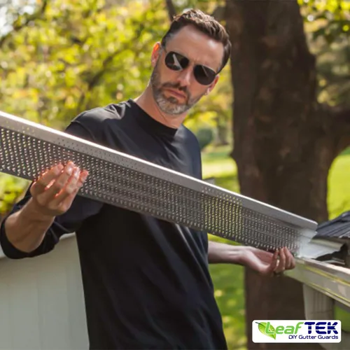 Vista 9 de LeafTek - Protectores de canalón para hojas, 5 x 100 pies, color negro, sistema de cubierta de canalón de aluminio de alta resistencia con cresta