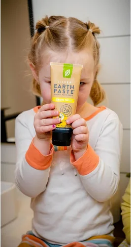 Vista 4 de Redmond Earthpaste - Pasta dental natural sin flúor, tubo de 4 onzas (paquete de 2, Lemon Twist)