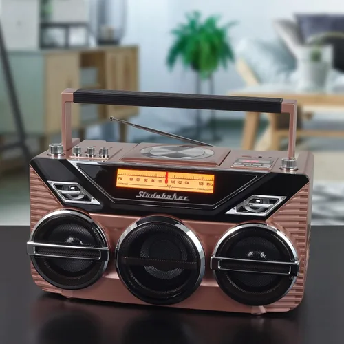 Vista 5 de Retro Studebaker Avanti Stereo Boombox con CD, radio estéreo FM, recepción y transmisión Bluetooth, espectáculo de luz LED y subwoofer de 15 W