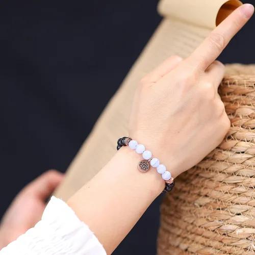 Vista 2 de COAI Pulsera de piedra turmalina negra con encanto de loto para mujer