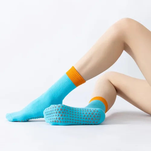 Vista 4 de Yoga Pilates Socks with Grips for Women Non Slip Color Blocking Cushioned Crew Socks for Barre Ballet Dance