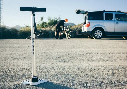 Vista 8 de Bomba de suelo para bicicleta de alta presión con manómetro industrial, compatible con válvulas Presta y Schrader, agarre Kraton, carretera, MTB