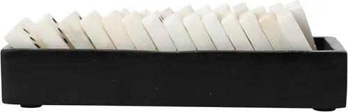 Vista 9 de Creative Co-Op Dominó de alabastro hecho a mano en bandeja de esteatita, blanco y negro