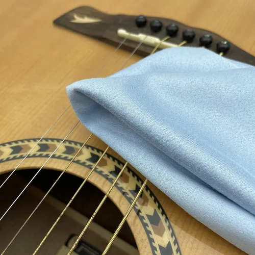 Vista 3 de AAwipes Paños de limpieza para violín de microfibra (paquete de 6 paños de 12 x 12 pulgadas, azul) Paños de limpieza de felpa para instrumentos
