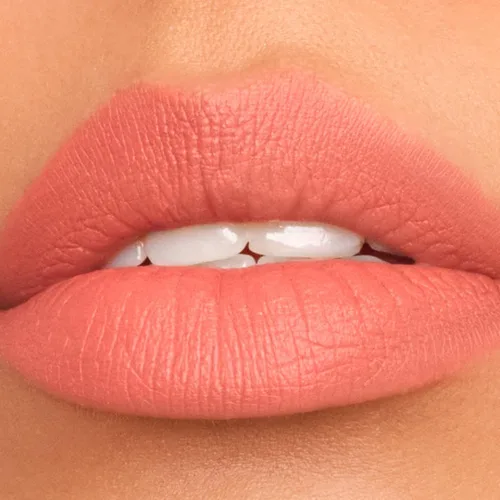 Vista 2 de Lápiz labial vegano mate, de larga duración, hidratante con vitamina E y aceite de semilla de sandía (Badass - Color naranja suave)