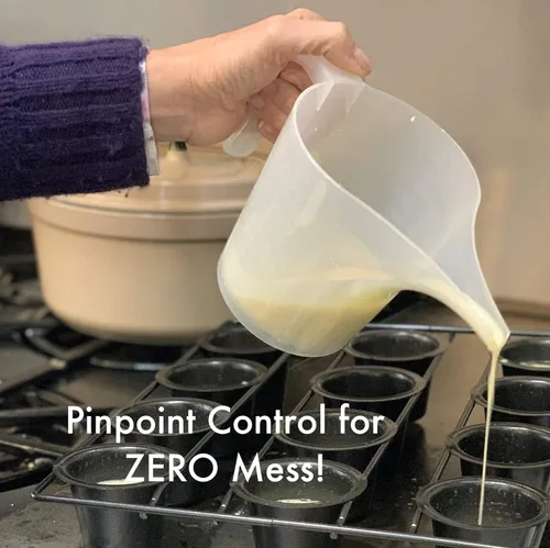 Vista 4 de Fox Run Taza medidora Easy Pour con boquilla de embudo, 3.5, plástico transparente