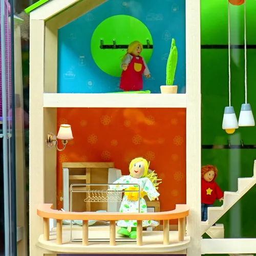 Vista 7 de NUOBESTY Perchero en miniatura de hierro dorado para muñecas con 10 mini perchas para muebles de casa de muñecas y almacenamiento de ropa