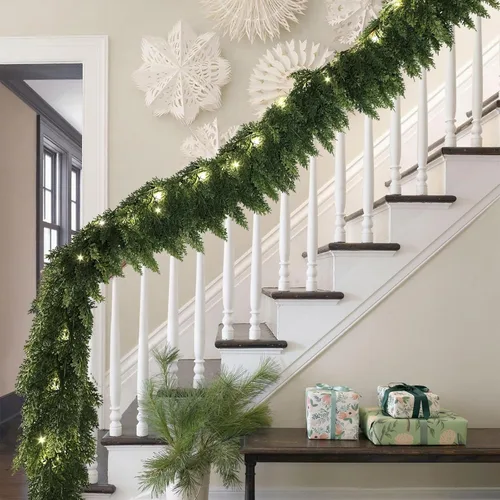 Vista 7 de Guirnalda de Navidad realista con luces, 8 modos de iluminación, 6 pies, tacto real, exuberante, guirnalda artificial de cedro preiluminada
