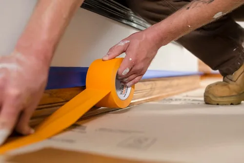 Vista 5 de Ram Board Cinta de borde para 14 días para anclar Ram Board al piso 2.5" x 180