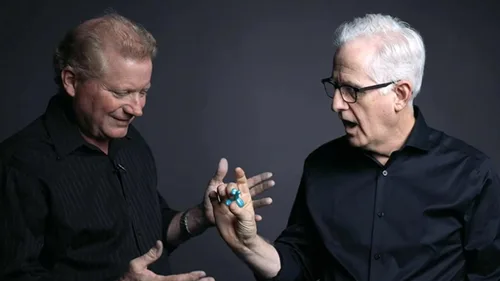 Vista 5 de Murphy's Magic Supplies, Inc. Animinimals (trucos e instrucciones en línea) por Billy Damon - Truco