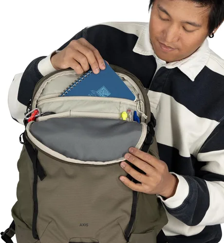 Vista 10 de Mochila para laptop Osprey Axis – Elegante mochila diaria con funda para laptop, bolsillos para botella de agua y correas de compresión