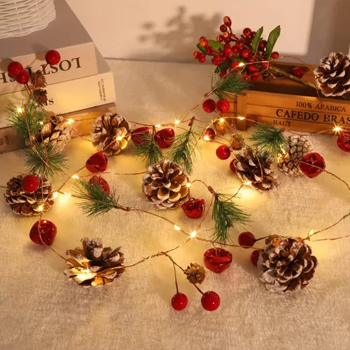 Vista 4 de Guirnalda de Navidad con tira de luces de 10 pies, 30 luces LED de pino, campanas de bayas rojas, decoraciones de Navidad interiores para el hogar